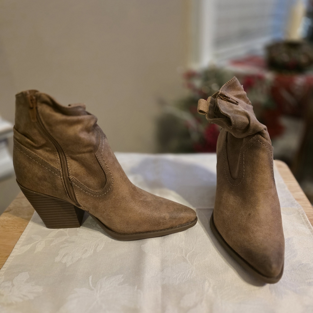 NWOT SOUL Naturalizer Tan Ankle Booties